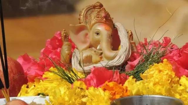 Ganesh Chaturthi Wishes in Hindi and English
