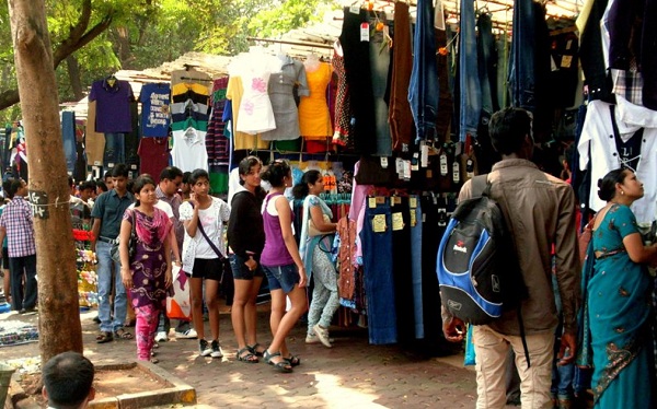5 Best Places To Do Street Shopping In Mumbai