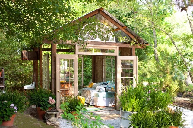 How to decorate a garden room?